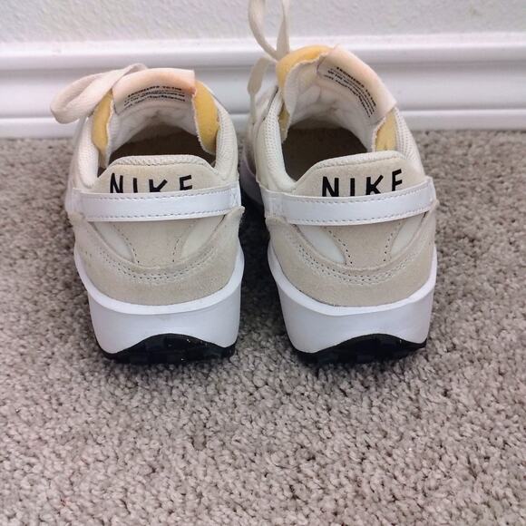 Nike Shoes Womens 5 White Sand Beige Waffle Debut Athletic Sneakers DH9523-100 - Picture 4 of 7